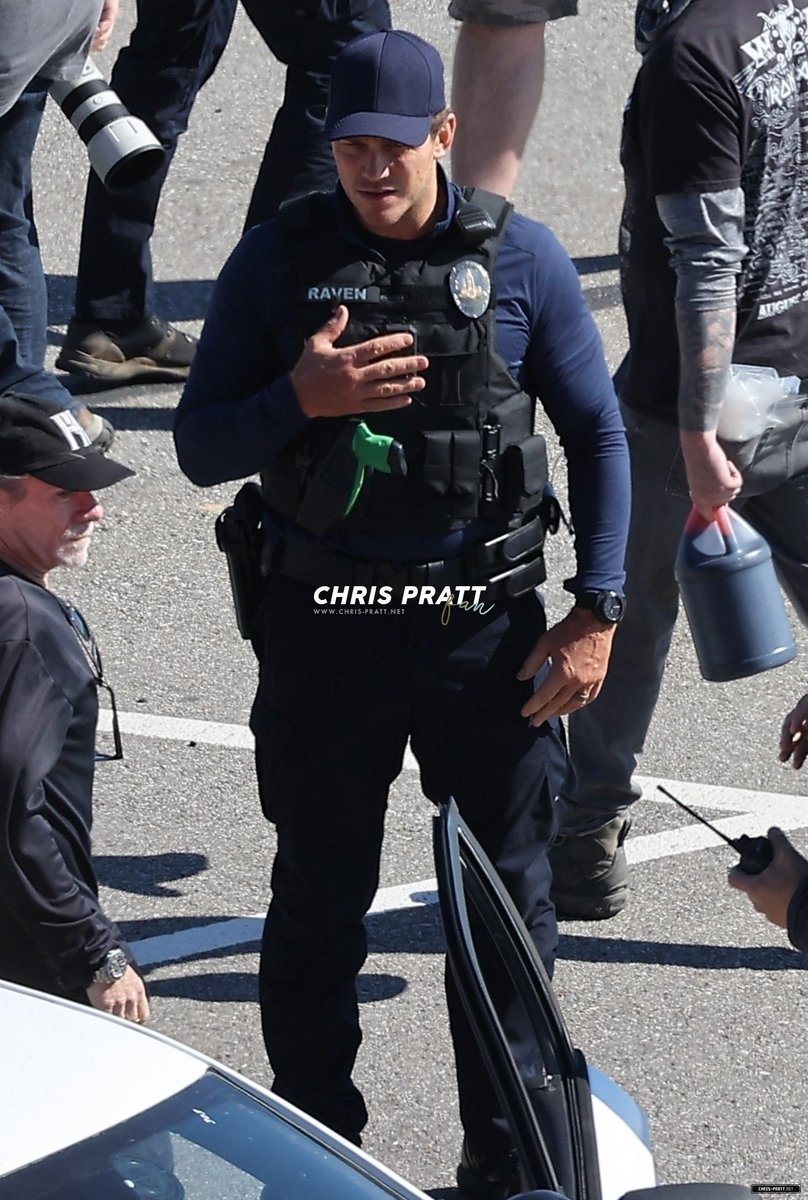 +200 HQ photos of Chris Pratt @prattprattpratt filming 'Mercy' on April 17 have been added to our photogallery. 🔗 chris-pratt.net/gallery/thumbn…