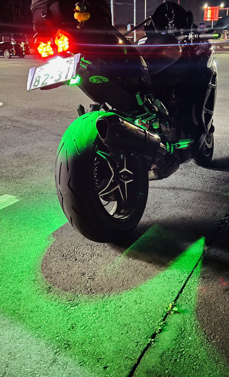 バイク盗まれました。 4/18夜17:30～朝6:30の間 車種2020年式NinjaH2SXse 千葉県四街道市 ノジママフラ、アクティブのフェンダーレスナンバー横に縦のウィンカー、フェンダー内側に緑のライトでタイヤが緑色に見える フェンダー内側にスタバ風ステッカー グリップエンドが緑色 透過性ゼロのスクリーン