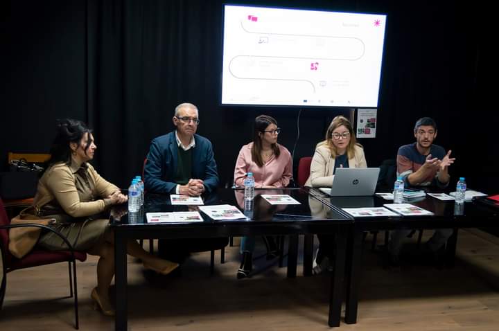 Colaboratorias's tweet photo. 📍El pasado 11 de abril presentamos en #BollullospardelCondado nuestro proyecto #ColaboraEmplea, del Programa de Proyectos Integrales para la #inserciónlaboral.
Para más información
📲 623 96 37 37
✉️ info@colaboraemplea.org https://t.co/cjmK2oCDyV