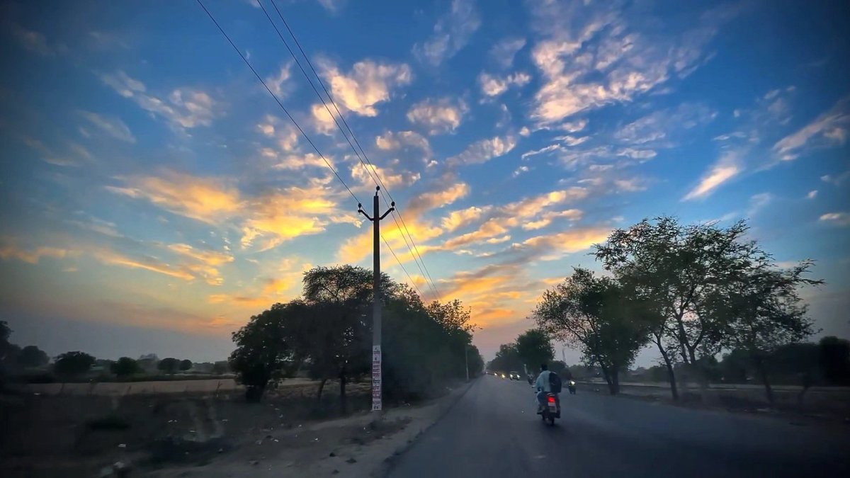Sandeep2105748's tweet photo. सफ़र में धूप तो होगी जो चल सको तो चलो
सभी हैं भीड़ में तुम भी निकल सको तो चलो
- निदा फ़ाज़ली ♥️
#PBKSvsMI #PBKS #MIvsPBKS #DubaiFlooding #ElectionDay #LokSabhaElection2024 #प्रथम_चरण #Ashutosh #SuryakumarYadav #श्री_राम #FirstDates #First_Stage #लोकसभाचुनाव2024 #कैराना_लोकसभा https://t.co/as7BdwoaDw