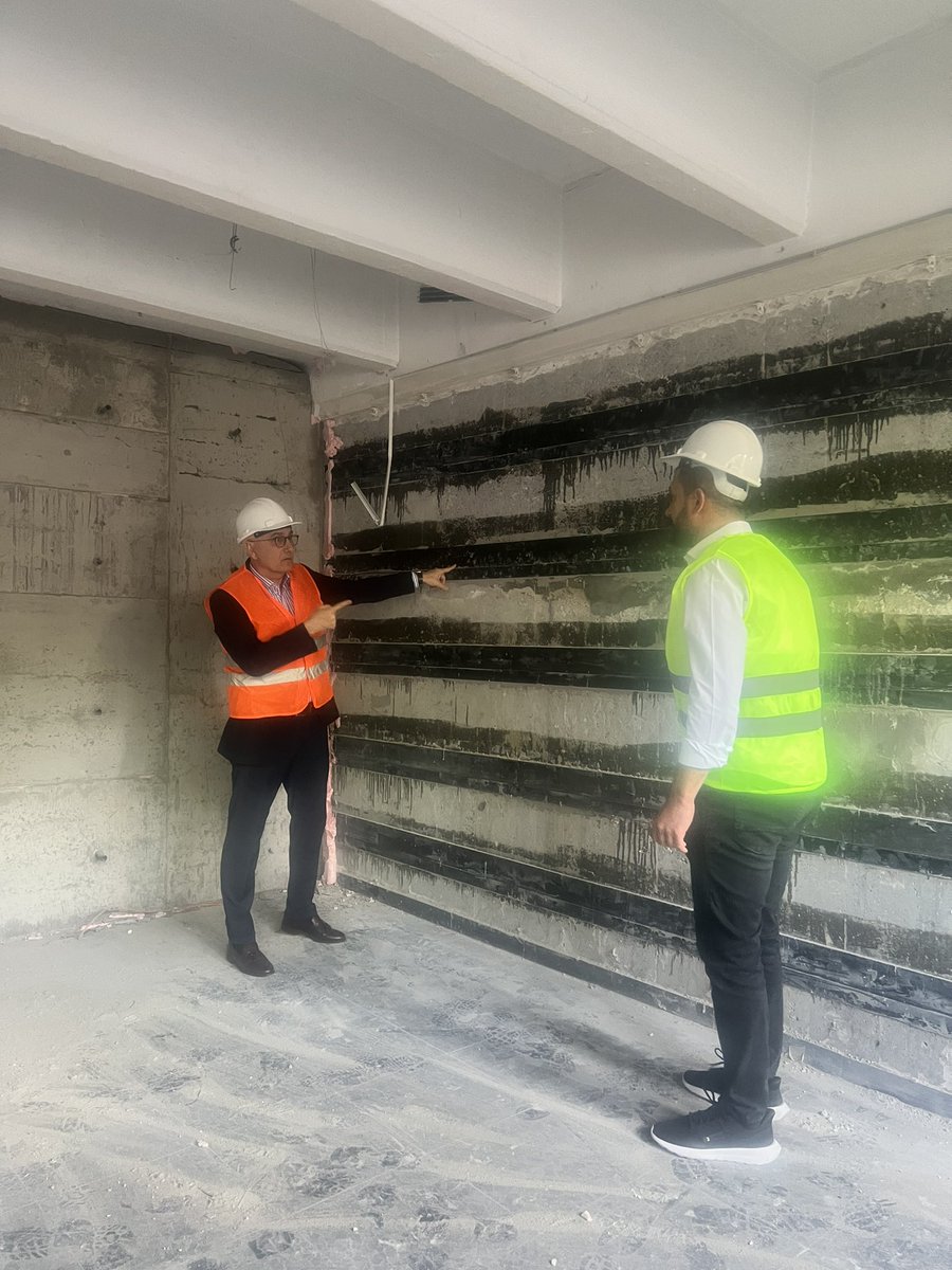 proftameryilmaz's tweet image. YTÜ Beşiktaş Kampüsü B Blok güçlendirmesini inceledik. Çok başarılı bir çalışma sürdürülüyor. Yeni akademik yıl açılışına yetişecek. 
Böylece YTÜ, tüm kampüsleri ve binaları ile depreme dirençli bir üniversite olmaya devam edecek. 
#EğitimdeLiderYTÜ