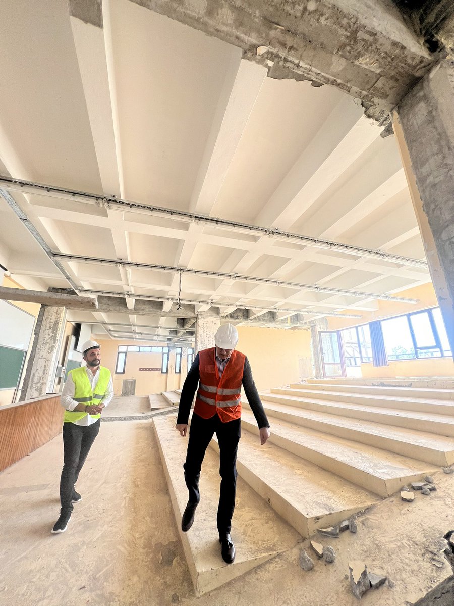 proftameryilmaz's tweet image. YTÜ Beşiktaş Kampüsü B Blok güçlendirmesini inceledik. Çok başarılı bir çalışma sürdürülüyor. Yeni akademik yıl açılışına yetişecek. 
Böylece YTÜ, tüm kampüsleri ve binaları ile depreme dirençli bir üniversite olmaya devam edecek. 
#EğitimdeLiderYTÜ