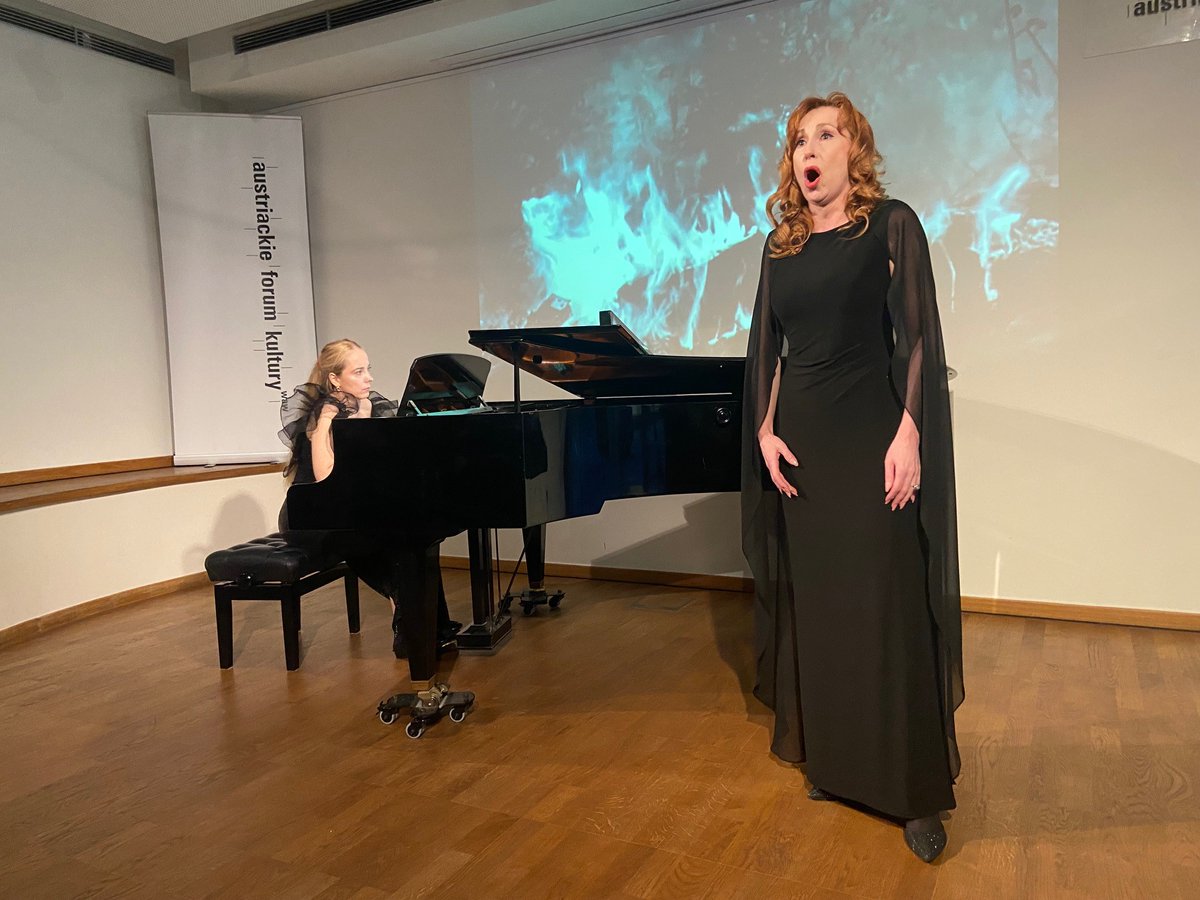 AmbAustrii's tweet photo. 🌼81. Jahrestag des Aufstands im Warschauer Ghetto🌼
Wir freuen uns über ein wunderbares Konzert🎵mit Musik von durch das NS-Regime verfemten Komponistinnen und Komponisten, wie Wolfgang Korngold, Erich Zeisl und Rosy Wertheim.
#ŁączyNasPamięć https://t.co/aSlbP5lell