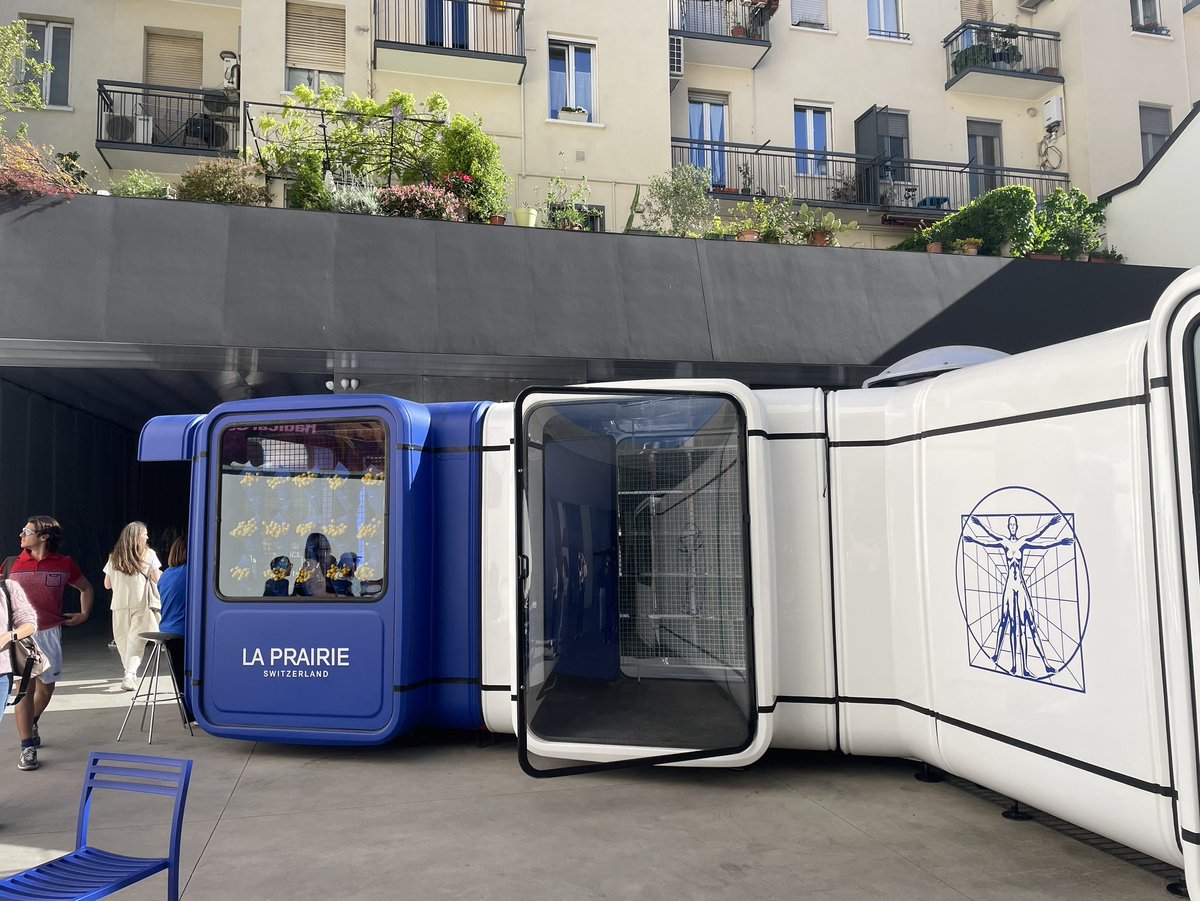 SansiriPLC's tweet image. กลับมาอีกครั้งกับงาน #MilanDesignWeek2024 ครั้งที่ 62✨  เพื่อโอบรับกับแนวคิด Where Design Evolves ที่เน้นย้ำถึงความสำคัญของวิวัฒนาการและนวัตกรรม ที่เปรียบเหมือนเข็มทิศสำหรับอุตสากรรมการออกแบบระดับโลก🧭 ซึ่งนำมาจัดแสดงให้ชมกันมากกว่า 2,000 ชิ้นงาน🖼️