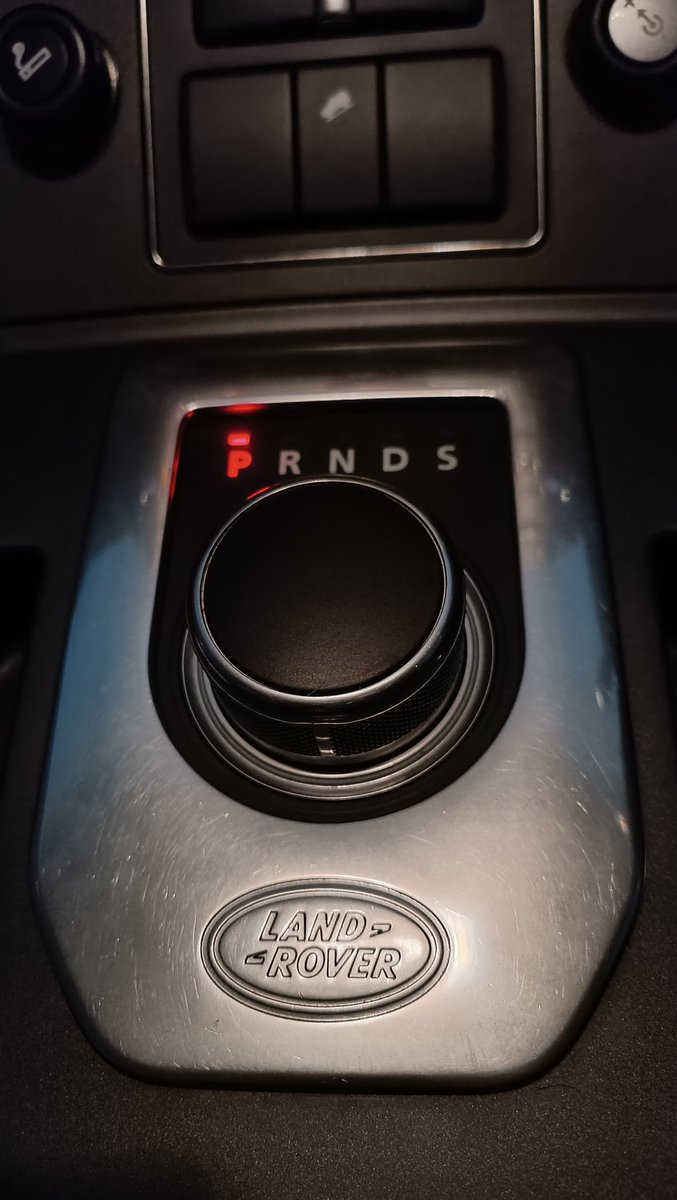 Yovanie's tweet photo. F1: When he’s excited to see me vs. F2: When it’s very cold outside #KnobOfTheWeek vote in the poll below on what you think of this week’s knob 🕹️ @LandRoverZA https://t.co/LtmnUOyaRV