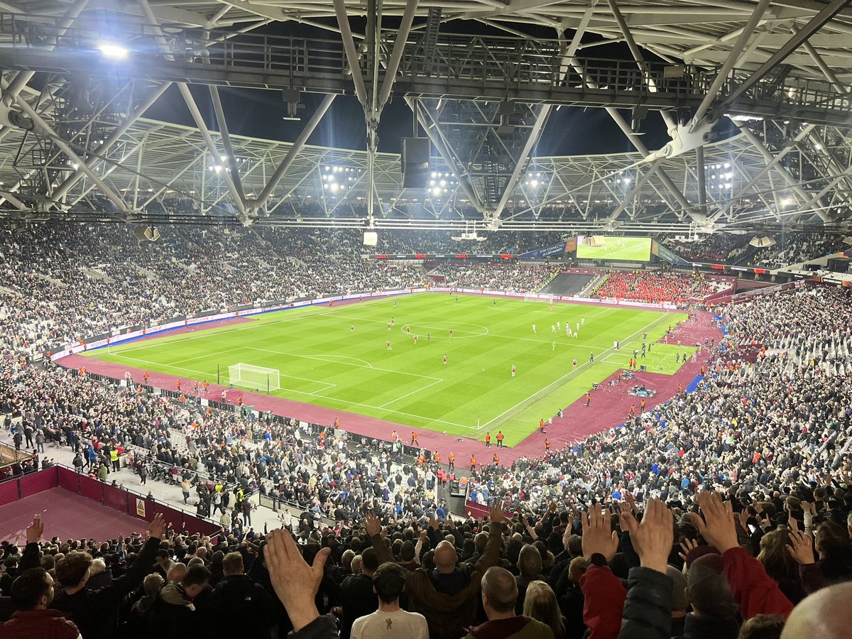 Banging atmosphere in the Stadium that has ‘no atmosphere’ last night. Have loved every minute of Europe! Irons ⚒#WHUBAY <a href="/DaubsWill/">william⚒⚒</a>