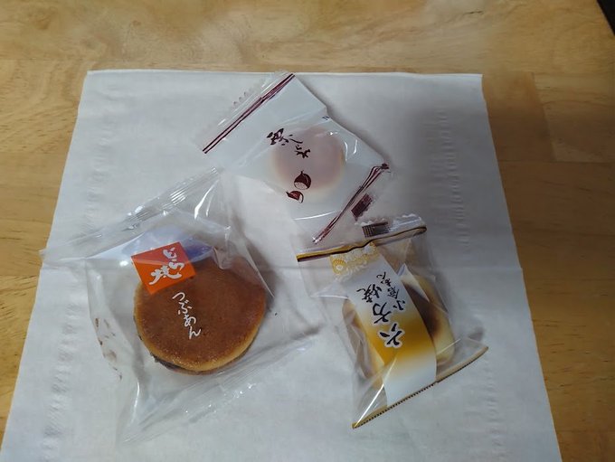 お菓子を食べながら夕休憩🌆