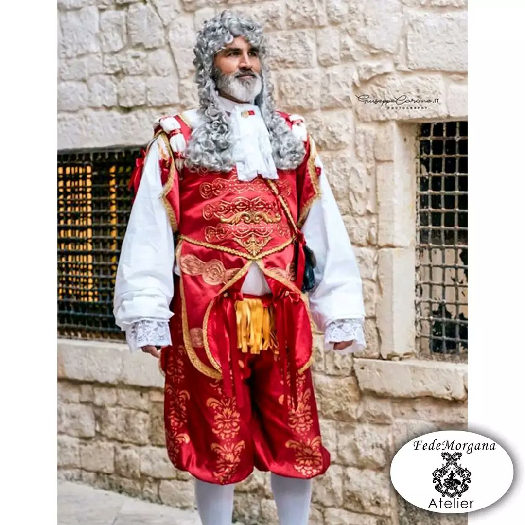 FedeMorgana1's tweet photo. Costume di ispirazione barocca composto da gilet e pantaloni in rasone di cotone con passamanerie, pizzo e dipinti a mano.
Per maggiori dettagli scrivimi su WhatsApp al 3383730334
#baroquestyle #historicaldress 
Link prodotto nello shop:

https://t.co/NBmiEUFf7T https://t.co/kBjAOKlWZY