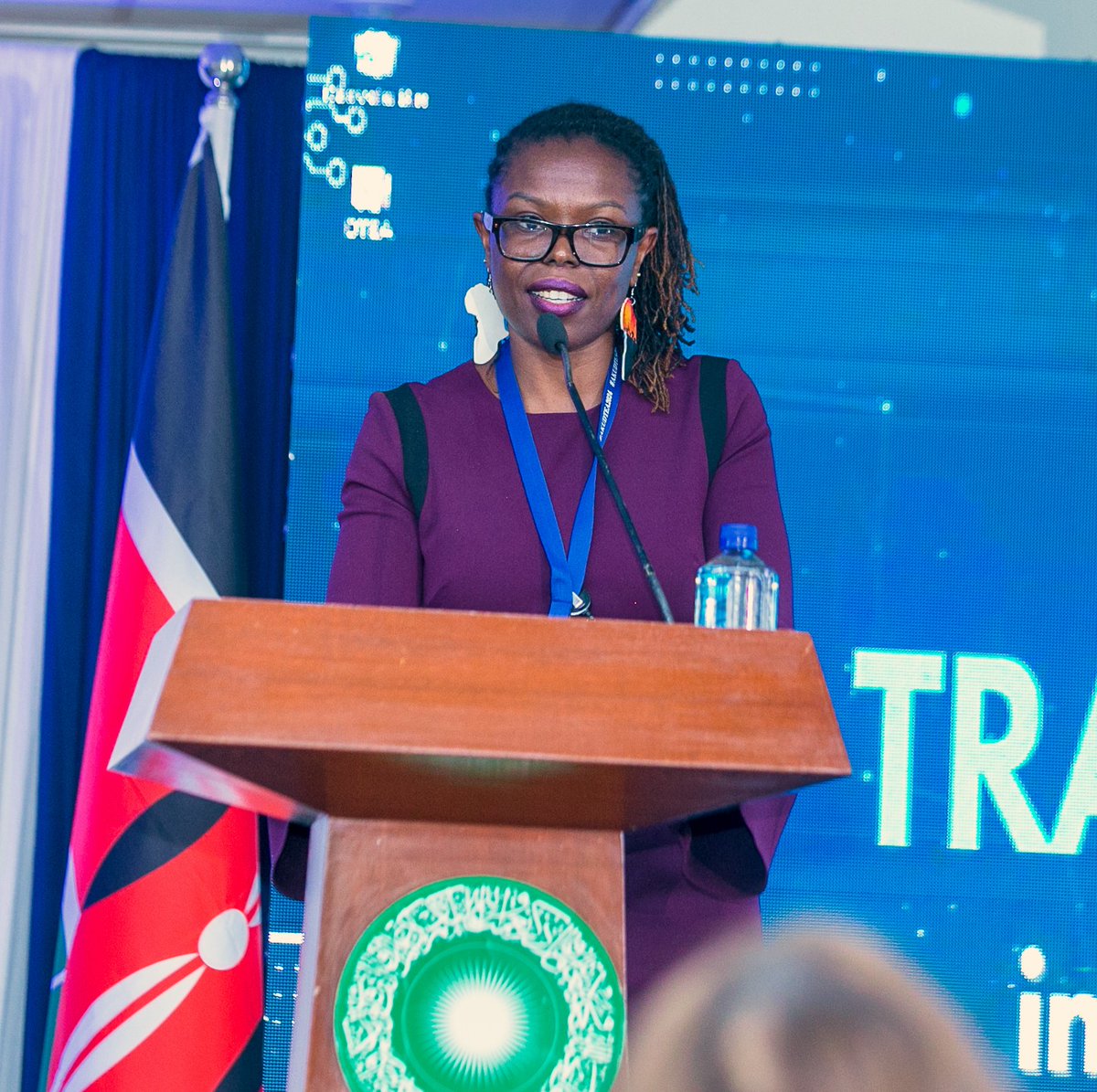 Our dean, @DrENdirangu giving the closing remarks on day one of the Digital Transformation in EA conference that took place at Aga Khan University, Nairobi. A dynamic gathering that united gov't & tech industry minds, all driven towards East Africa's digital evolution. #DTEA