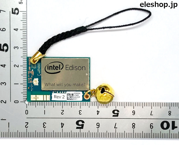【商品情報】エジソンキーホルダー / EDISON-KEY eleshop.jp/shop/g/gO4J316/ インテルのEDISONモジュールを贅沢に使用したキーホルダーです。動作保証のないメインボードにストラップと鈴をつけて根付にしました。カバンや財布、スマホにつけて色々アピールしましょう。分かる人には分かるアクセです。