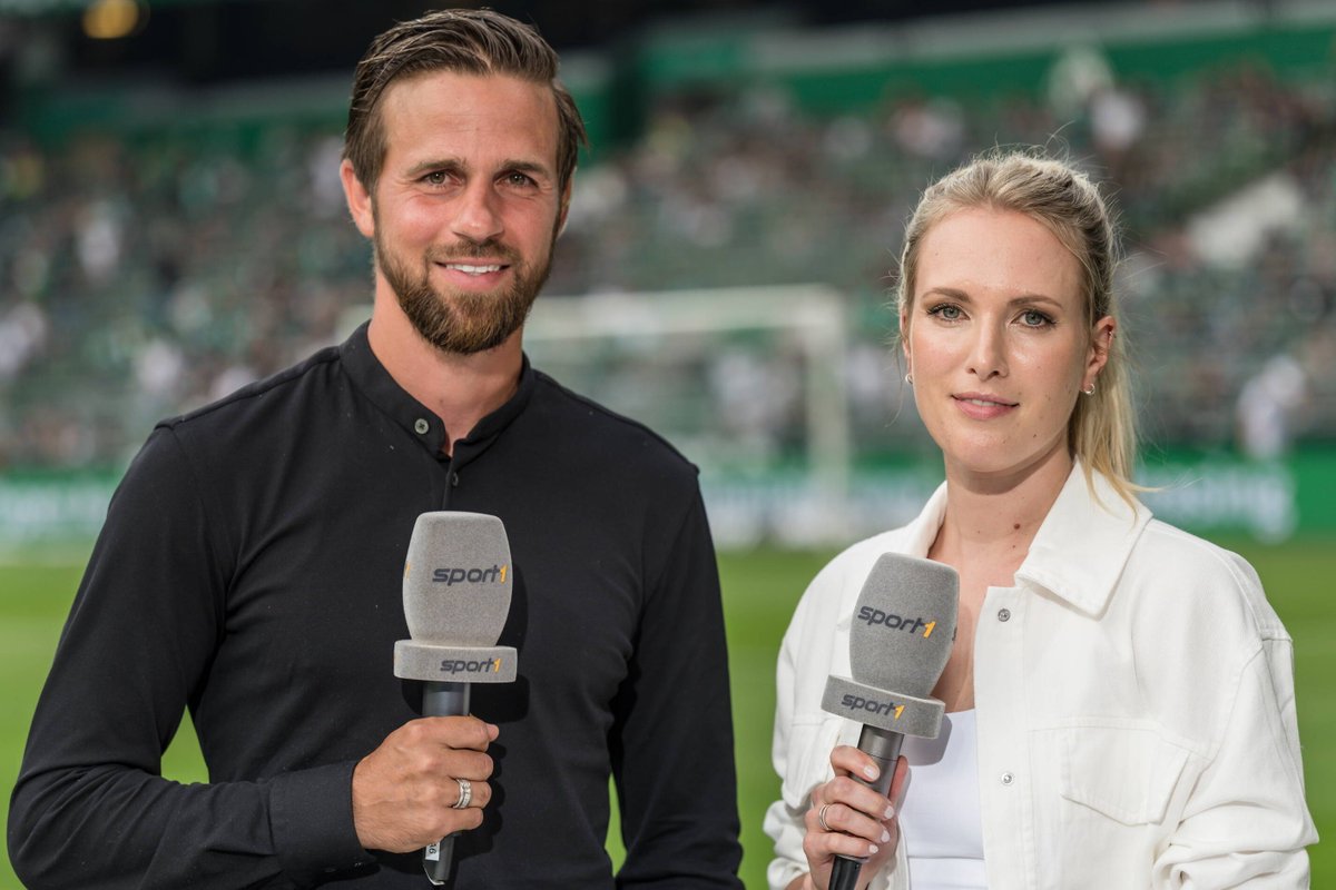 🚨Topspiel-Alarm in der 2. Bundesliga: <a href="/SPORT1/">SPORT1</a> zeigt am Sa. live ab 19:30 Uhr den Kracher zwischen dem <a href="/HSV/">Hamburger SV</a>  u. Spitzenreiter <a href="/Holstein_Kiel/">Holstein Kiel</a> im Free-TV. Für uns vor Ort sind Moderatorin <a href="/Ruth_Hofmann/">Ruth Hofmann</a>, Experte Martin #Harnik, Kommentator <a href="/oliforster/">Oliver Forster</a> u. Field-Reporter <a href="/HaddiThoene/">Hartwig Thöne</a>.