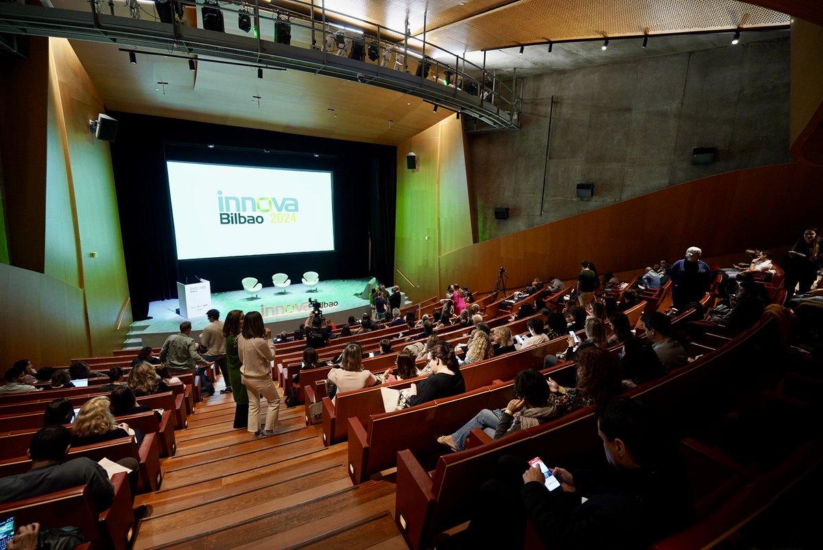 eventosfera's tweet photo. ¡Llenando la sala!! #innobi24 https://t.co/9nnssBSuWv