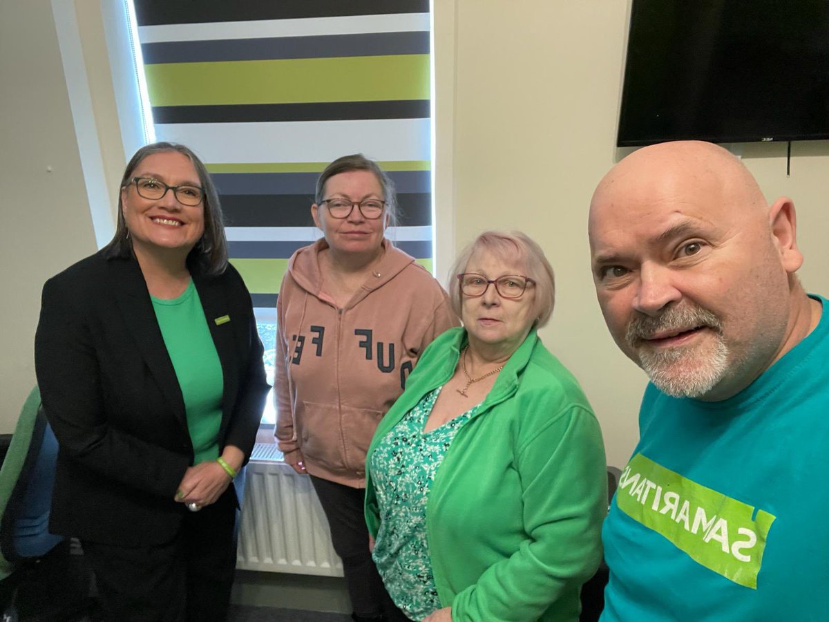 <a href="/BarnsleySamari1/">Barnsley Samaritans</a> were lucky enough to have Samaritans CEO <a href="/juliebentley/">Julie Bentley</a> in our branch this week - thank you for the time and support, it really does make a difference to our volunteers 💚

Hope the cup of Yorkshire tea was good ☕️