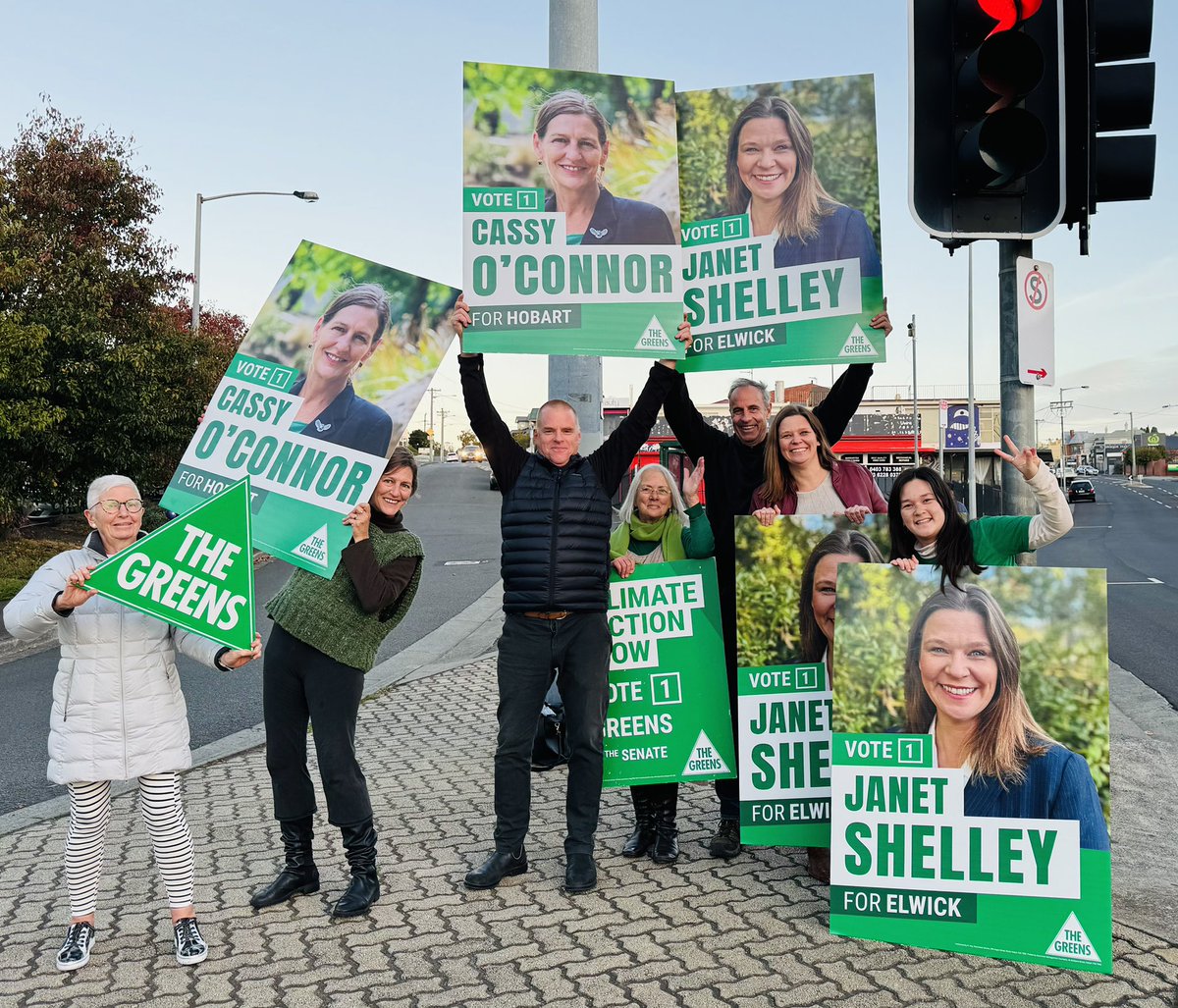 A splash of Greens’ colour and movement, and lots of 💚 honks, on Main Road this arve. #politas