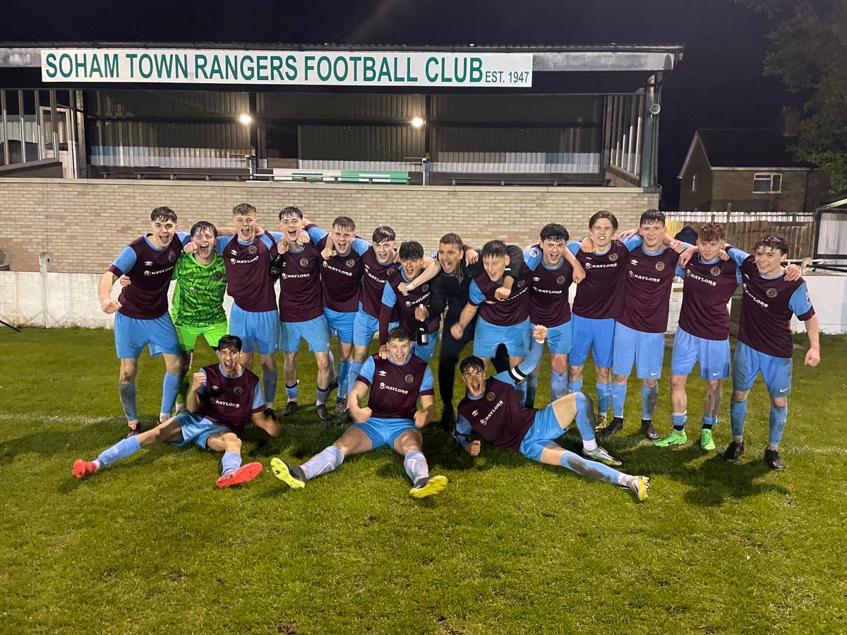 MultifabMetals's tweet photo. Class act from ⁦⁦@SohamTownRanger⁩ Management Team to present the lads with a gift after the game last night 👏👏Well done to the ⁦@DeepingRangers⁩  u18s. Been 🧨 all season and deserved the ⁦@ThurlowNunnL⁩ 🏆. Thanks also to our generous sponsors #Naylors 🙏 https://t.co/zJRibjpMSW