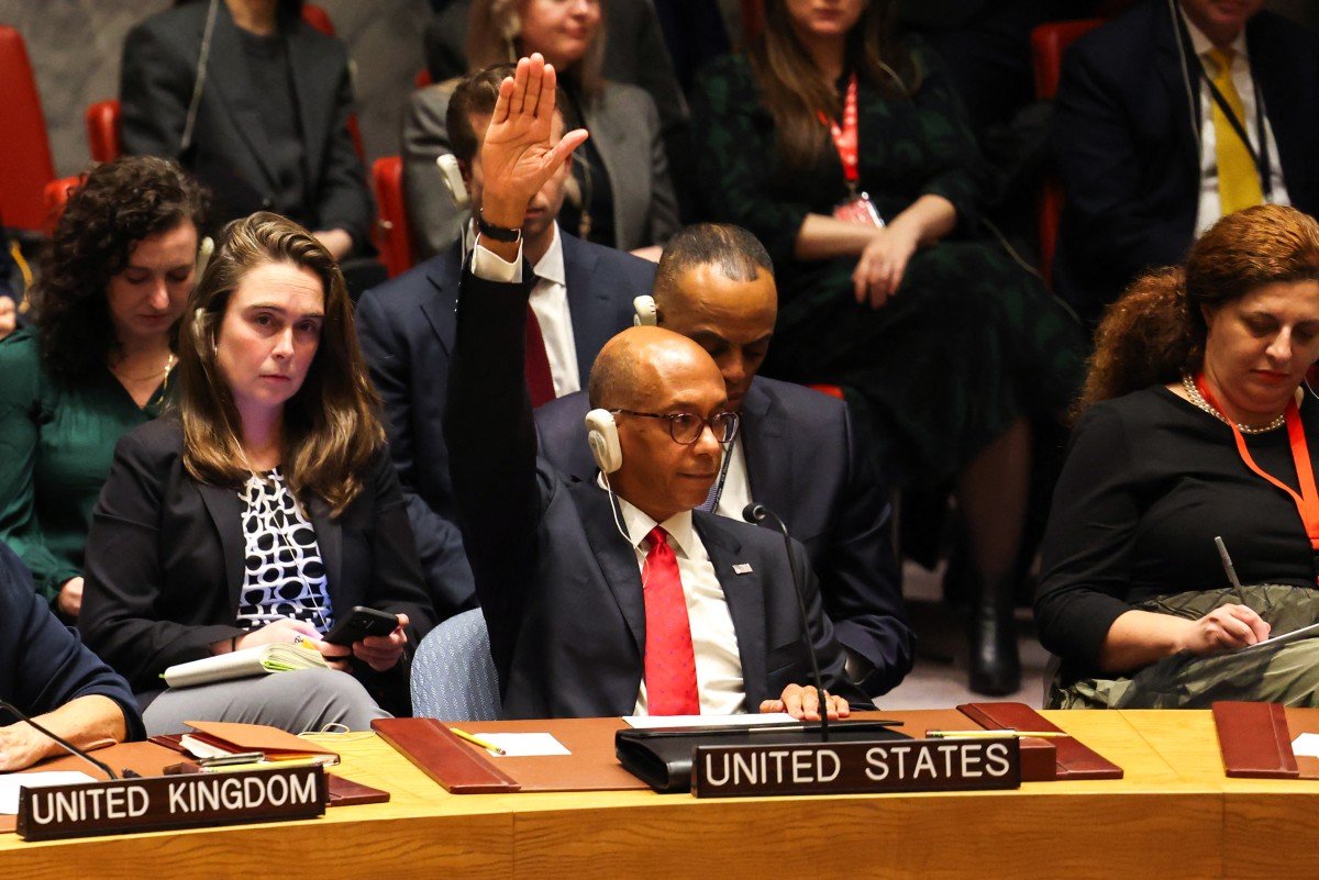 #News - The #US has vetoed a #UN #SecurityCouncil resolution to grant #Palestine full #UnitedNations member status. Of the 15 Security Council members, 12 voted in favour, #UK and #Switzerland abstained, and only #USA voted against.