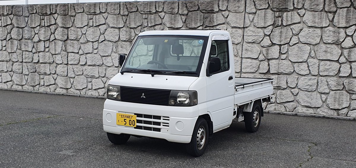 AndrewHofler's tweet photo. I enjoyed the wide variety of Kei trucks in Japan. I've seen a few Daihatsu and Suzuki ones in Australia, but interesting to see Honda, Subaru, Nissan and Mitsubishi too. Clearly a bit of badge engineering going on!
#WeirdCarTwitter #KeiTrucks https://t.co/hn7bakaIRJ