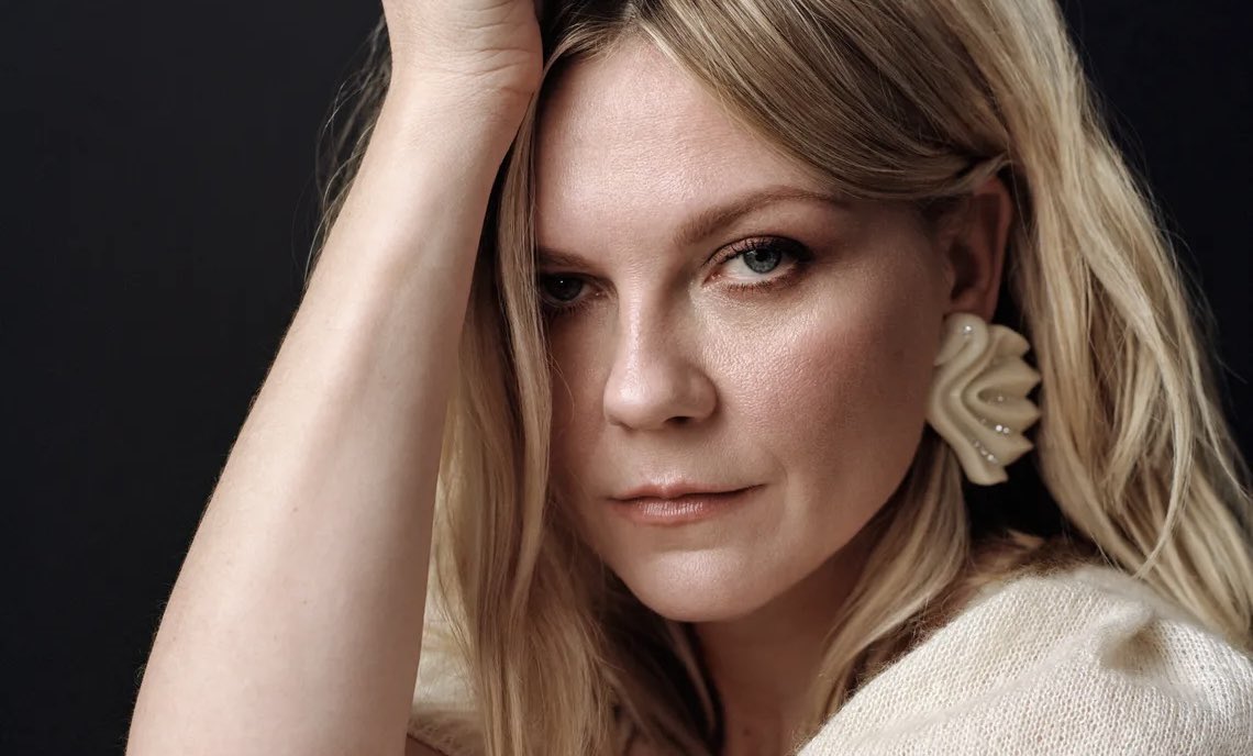 This weekend on #SilverScreenBlack…

there’s deCIVILised WARcraft
uncivilised royalty,
and hard-earned hope…

#GillianAnderson <a href="/GillianA/">Gillian Anderson</a> 
#MichealWard 
#KirstenDunst <a href="/kirstendunst/">Kirsten Dunst</a> 

<a href="/netflix/">Netflix</a> <a href="/A24/">A24</a>