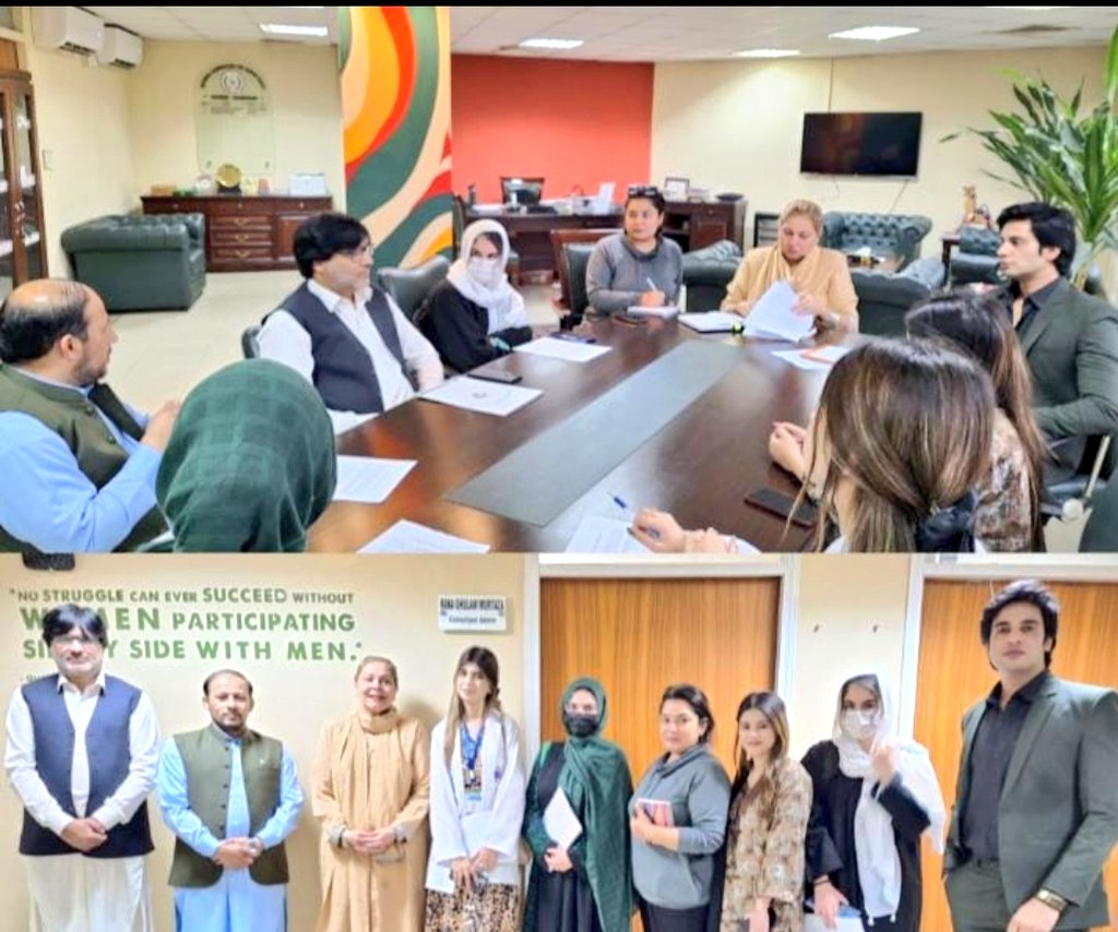 Shifa Tameer-e-Millat University students & faculty meet Chairperson @RabiyaJaveri to establish Human Rights Society on campus. NCHR pledges support, including training & capacity-building, to empower students in promoting & protecting human rights. #HREducation @APFHumanRights