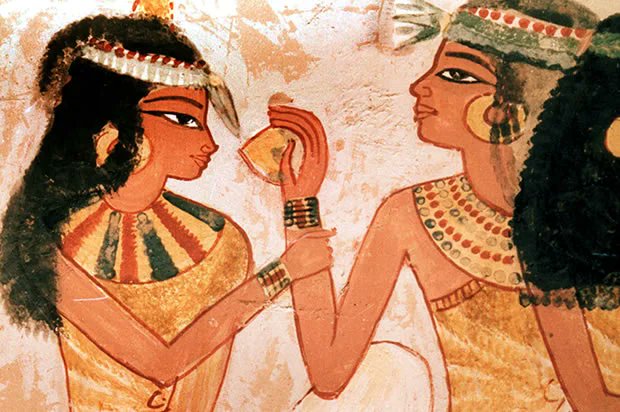 Spice up your meals today with garlic, which smells so good when cooking, on today's World Garlic Day. Garlic helps fight colds and flu, high blood pressure and diabetes. EGYPT is Africa's #1 garlic producer & world's #3 garlic grower. Pic: 2 women fight over garlic 4000years ago