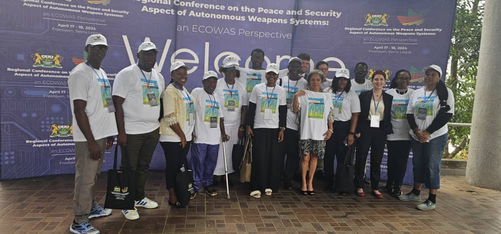 BanKillerRobots's tweet image. 🤖📣Yesterday, #ECOWAS states adopted the #Freetown Communiqué following the first-ever African conference on #AutonomousWeapons in Sierra Leone🇸🇱 @EmbassySierra 

➡️Read the Communiqué: awsfreetown.com/en-us/communiq…

Congratulations to #StopKillerRobots campaigners for their work! 👏
