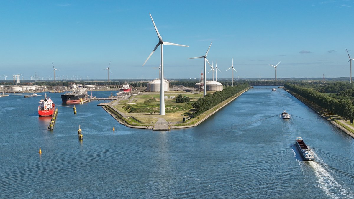 ⚠️🔊 Zaterdagochtend 20 april vindt een gecontroleerde ontploffing van een constructie plaats op de terreinen van een havenbedrijf. Tussen 10u00 en 10u15 is daardoor geluidshinder mogelijk. De verspreiding van het geluid hangt af van de weersomstandigheden. De bedrijfsterreinen