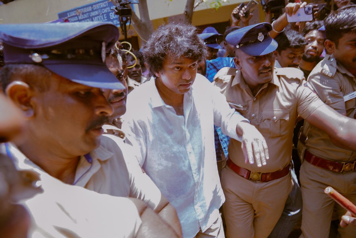 EXCLUSIVE: Click of our Thalapathy VIJAY from the Neelankarai Polling Station 📸 #TheGreatestOfAllTime #தமிழகவெற்றிக்கழகம் #LokSabhaElections2024 @actorvijay