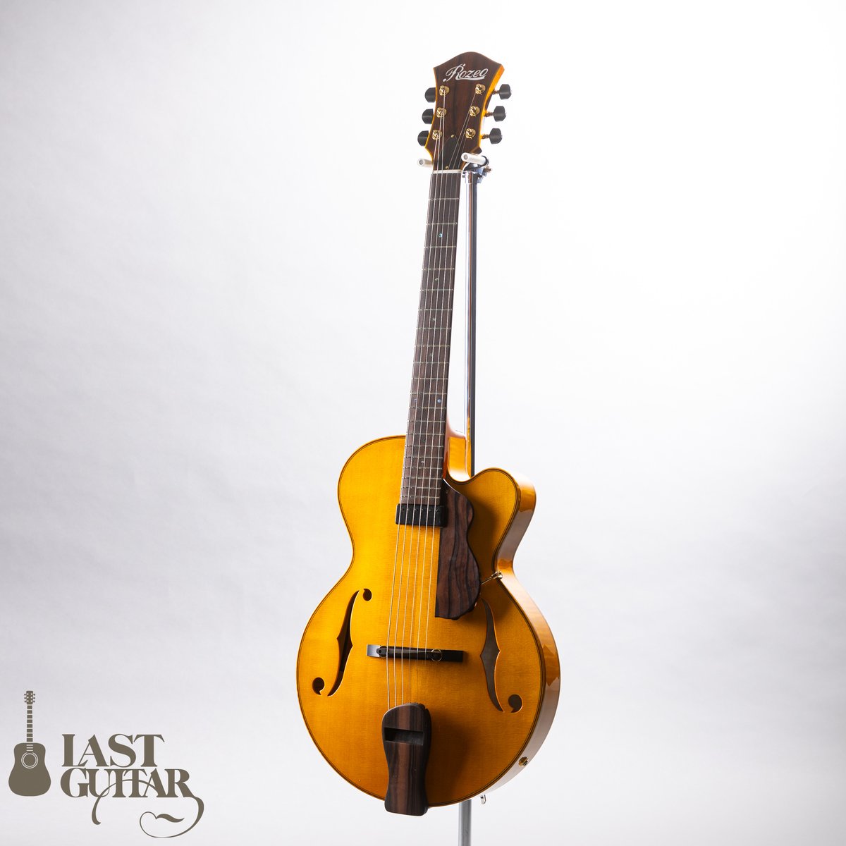世界的に人気のギタリスト井草聖二さんが使用されているロゼオと同仕様のリミテッドモデルが待望の入荷です。 Rozeo Ladybug Ltd.SFM-C/SI lastguitar.com/?p=95839 #rozeoguitars #ロゼオギター #フルアコ