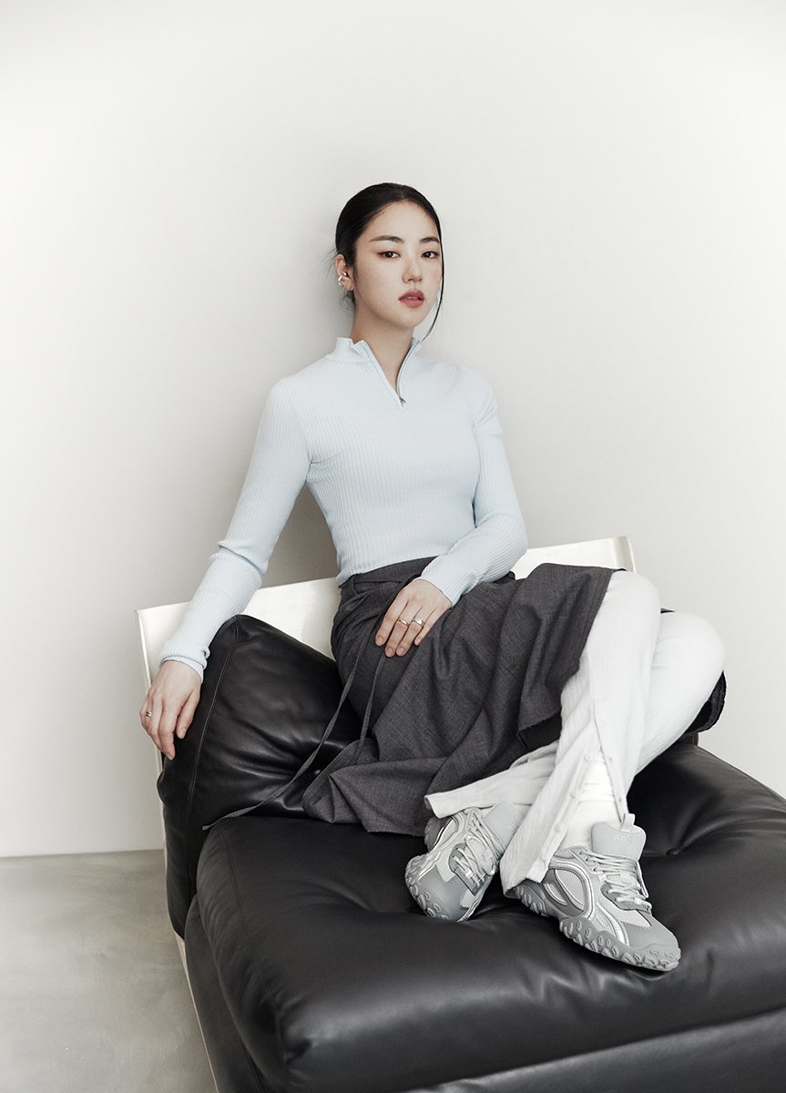 jeonyeobeennews's tweet photo. 🩵

#JeonYeoBeen #전여빈 #Fila #FilaKorea #휠라 #인터런 #에샤페 https://t.co/vsqjEgJqS3