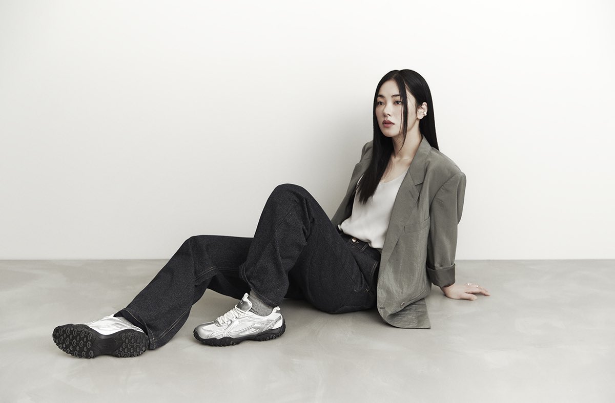 jeonyeobeennews's tweet photo. ECHAPPE SILVER MOON with JEON YEOBEEN🤍

🔗 : https://t.co/x0H9zS8CfR

#JeonYeoBeen #전여빈 #Fila #FilaKorea #휠라 #인터런 #에샤페 https://t.co/0qkRDkgHoe