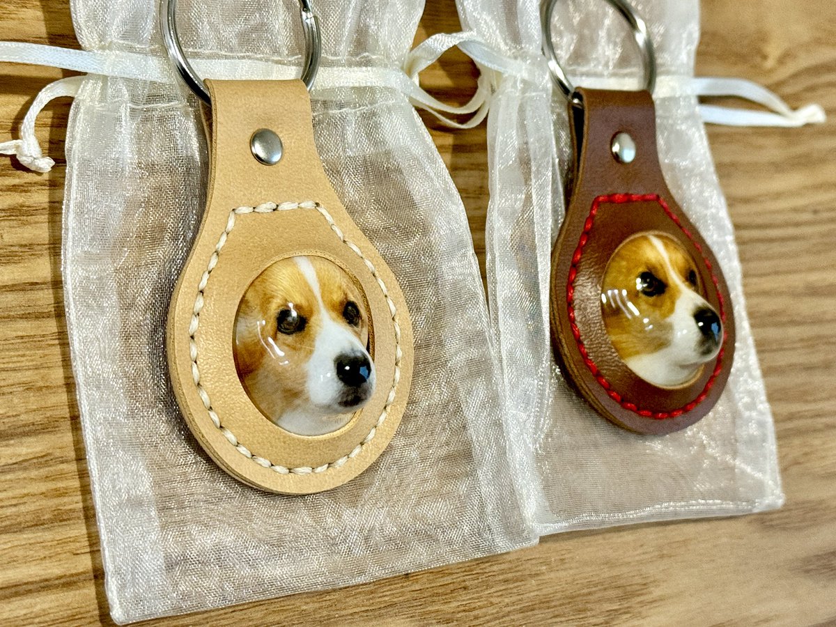 Corgi_Kinako114's tweet photo. 先月結婚記念日🎁にオーダーしてた立体写真キーホルダー届いた！可愛すぎんか⁉︎マズルは少し短めだけど多分マズルのばせる限界があるのを頑張ってくれてるんよ🥹元々キーホルダーはぬこ様限定だったはず🤔それぞれ写真とか選んでオプションで中に遺毛入れてもらった！文字数↓

#ぽぺっと作りました https://t.co/wQbgwgAzxA