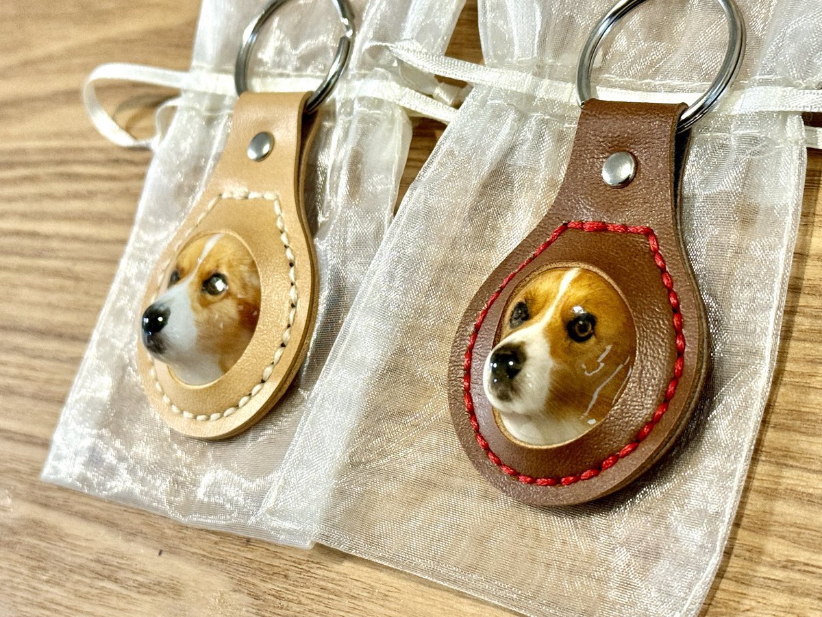 Corgi_Kinako114's tweet photo. 先月結婚記念日🎁にオーダーしてた立体写真キーホルダー届いた！可愛すぎんか⁉︎マズルは少し短めだけど多分マズルのばせる限界があるのを頑張ってくれてるんよ🥹元々キーホルダーはぬこ様限定だったはず🤔それぞれ写真とか選んでオプションで中に遺毛入れてもらった！文字数↓

#ぽぺっと作りました https://t.co/wQbgwgAzxA