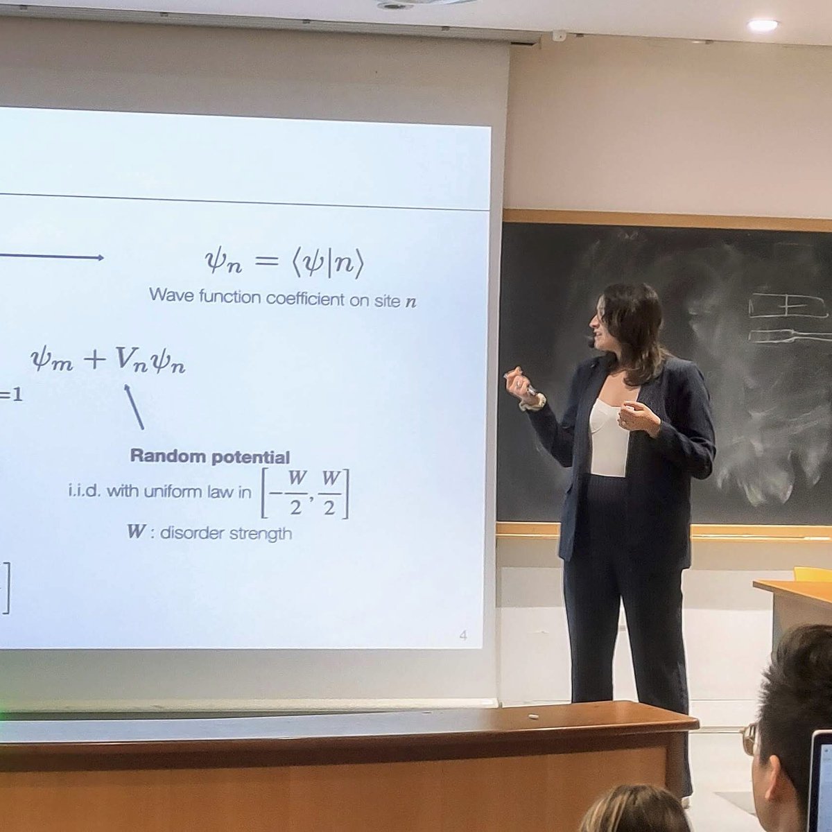 The young researchers take center stage with another impressive presentation by Margaux Vrech (@InstLangevin), delving into the study of Anderson mobility edge using the localization landscape at @IES_Cargese!