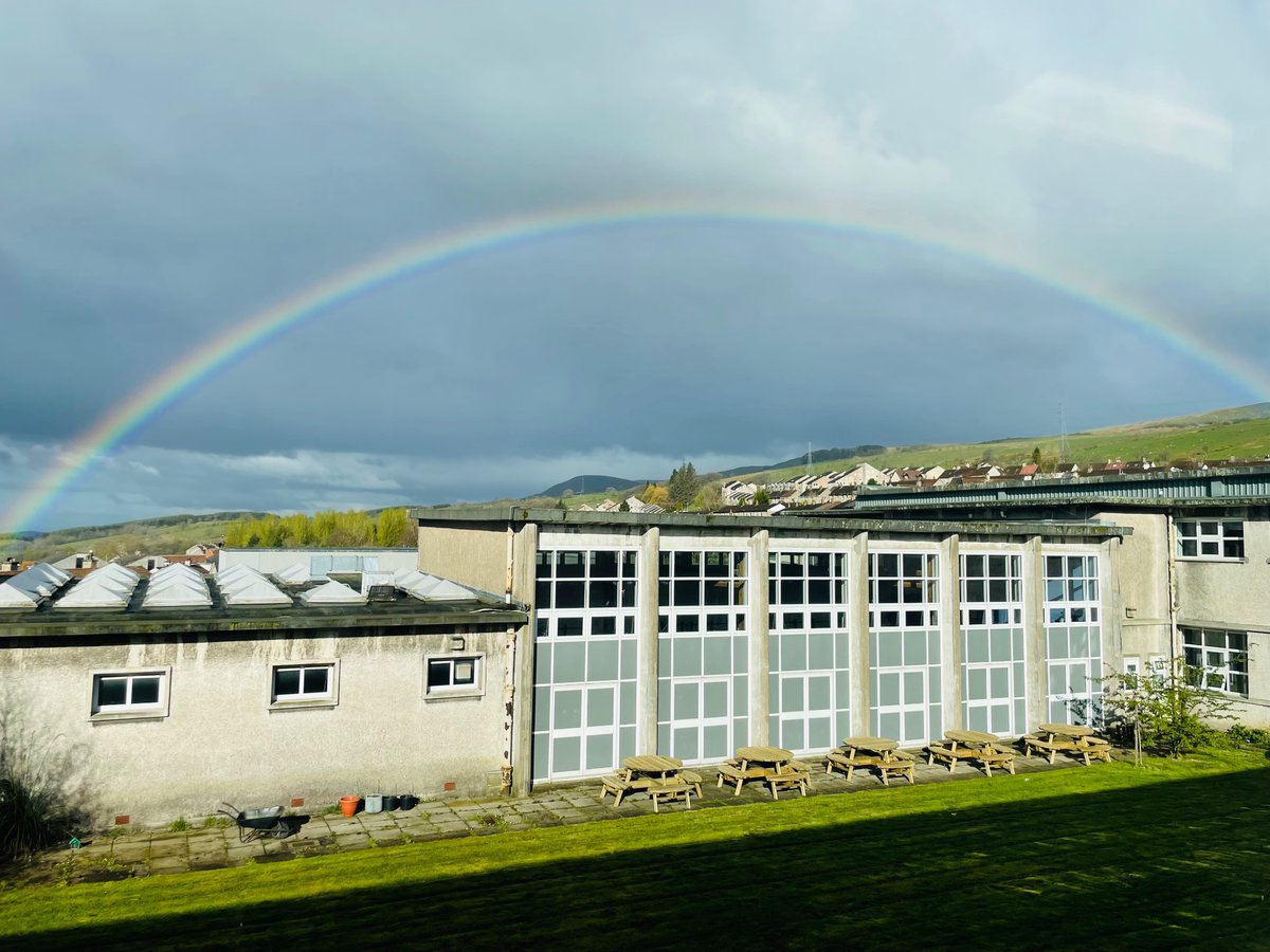 Spectacular rainbow for our <a href="/KilsythAcademy/">Kilsyth Academy</a> leavers this morning. Wishing you all the very best! 🌟