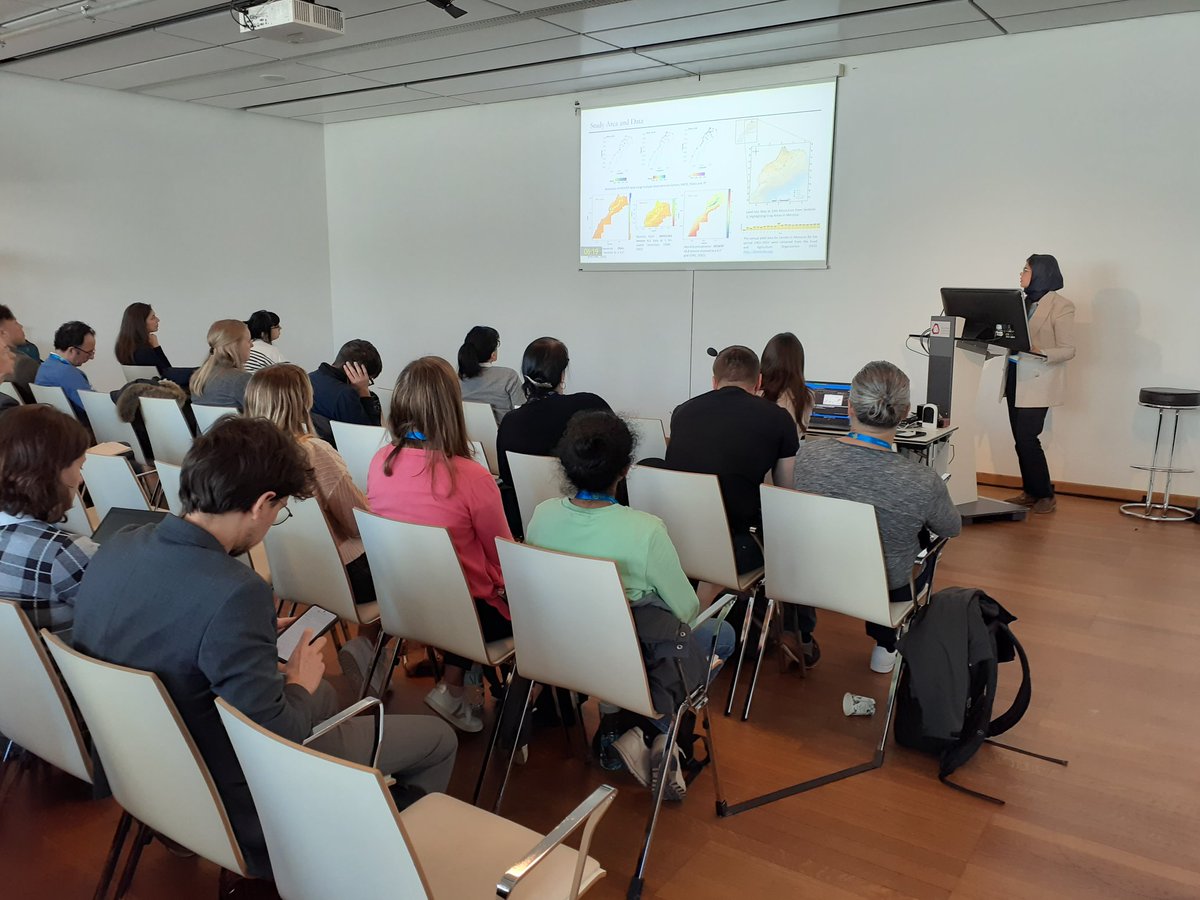 Our #EGU24 session on spatio-temporal extremes in full swing in Room 2.31. Very much enjoing the interesting talks on storm surges, extreme precipitation, heatwaves,...