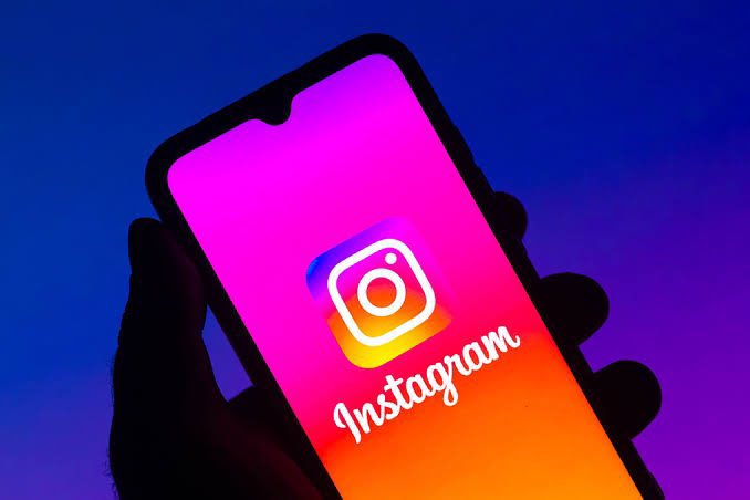 Instagram'a kişiyi dürtme özelliği geliyor.