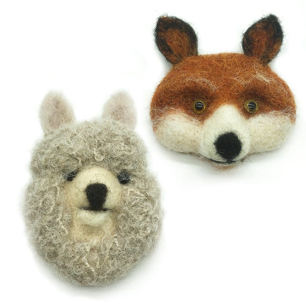 Sweet Needle felted Fox and Alpaca brooches by @artbyLoriW  thebritishcrafthouse.co.uk/product/needle… 
#tbchboosters #BizHour #brooch #needlefelt