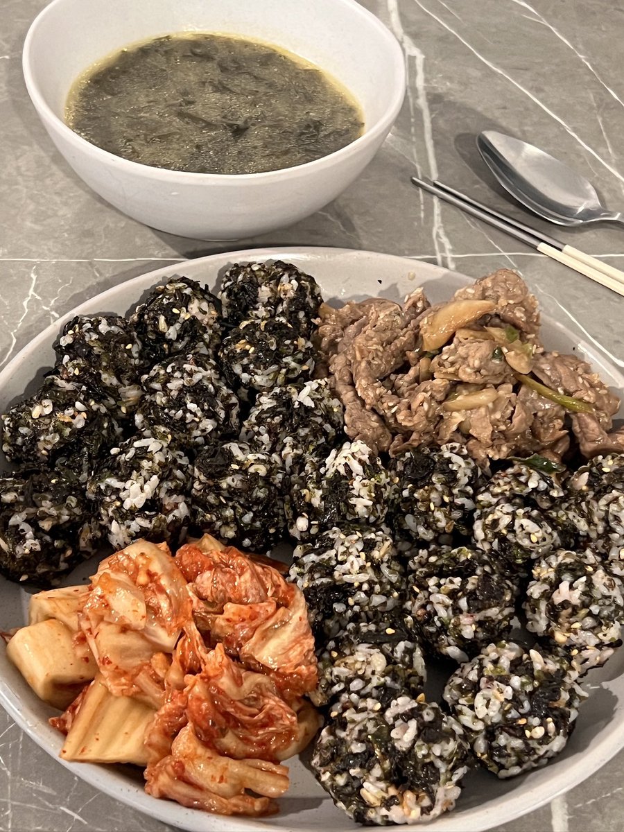 B_jjang26's tweet photo. 날 떠난 산삼이와의 마지막 아침상 ㅠ ㅠ https://t.co/LaRK7kGJhh