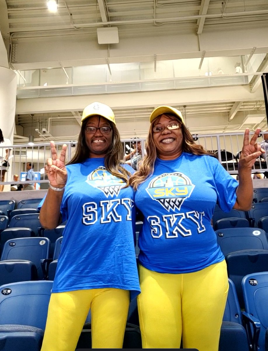 Good Mrng Doris asked Me to post this #FBFriday picture of Us at the @chicagosky game last year #SkyTown 💙💛🖤🤍