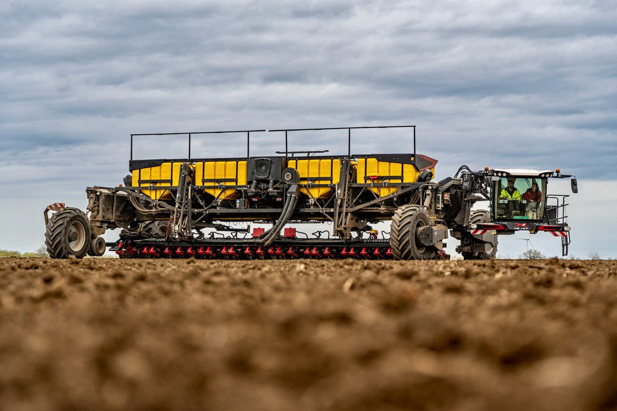 🌱 Step into the future of precision agriculture with the NEXAT System and @vaderstad Tempo. Our innovative Widespan Controlled Traffic Farming (WS-CTF) technology revolutionizes the way we farm and restores soil fertility by ensuring that 95% of it remains uncompacted.
