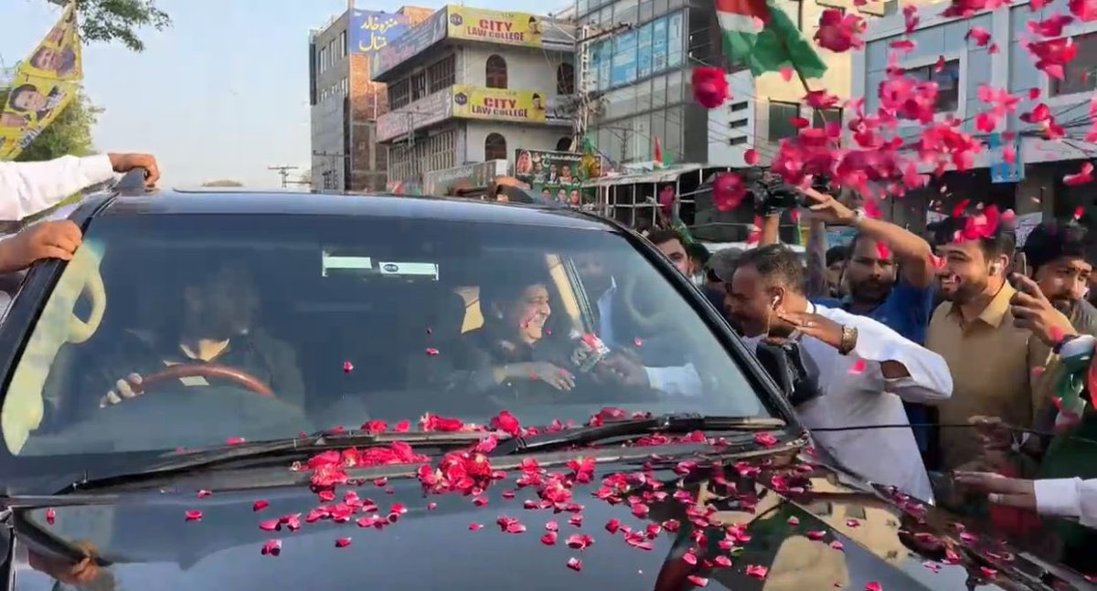 In PP-149, Shoaib Siddiqui of the IPP holds an electoral rally. High attendance suggests a general public presence. #ShoaibSiddiquiPP149Rally