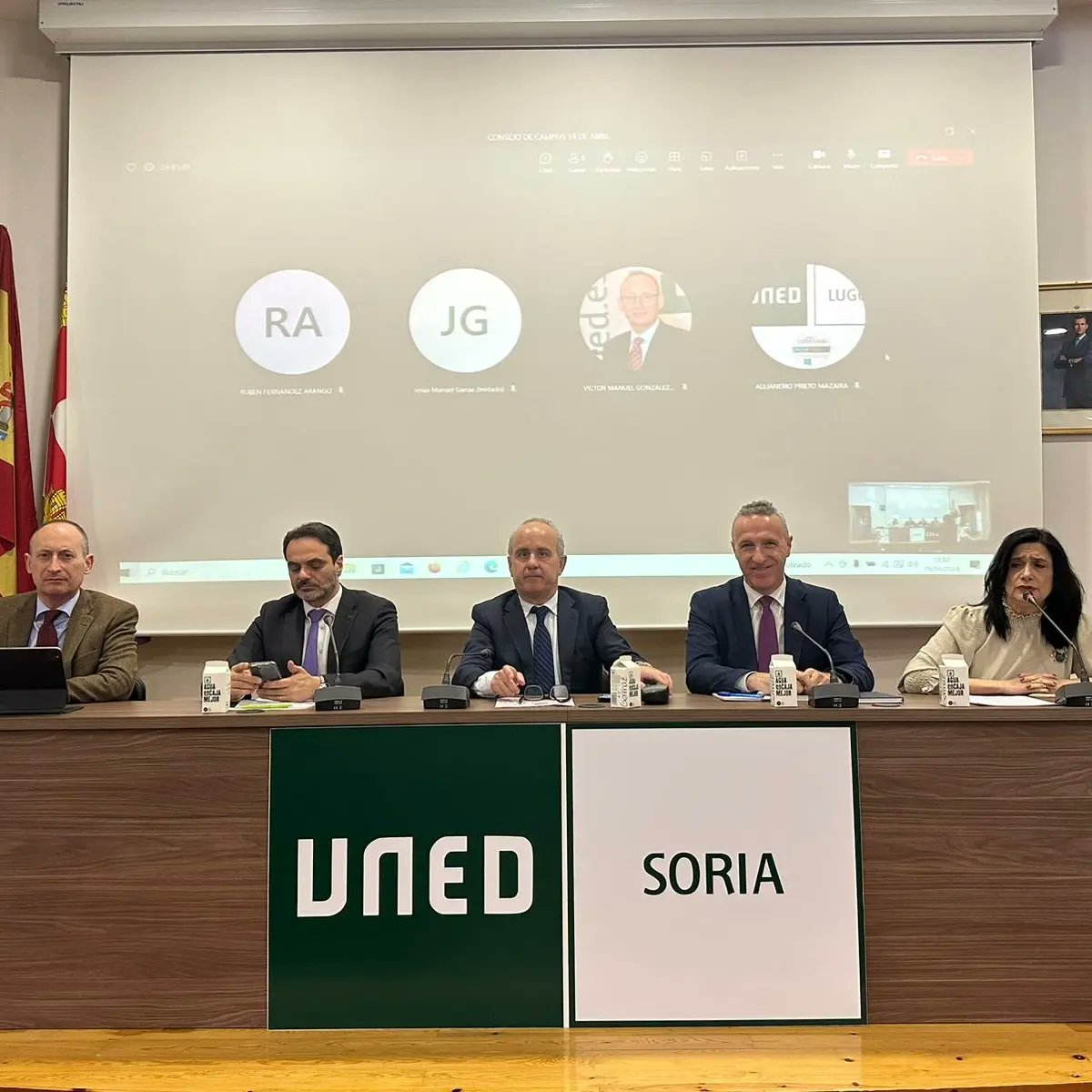 🟢 Me he reunido con los 14 centros del campus Noroeste, en Soria. 🫱🏻‍🫲🏼 La UNED dará un impulso a la adopción de microcredenciales, que son títulos universitarios ofrecidos por la UNED en colaboración con empresas privadas.