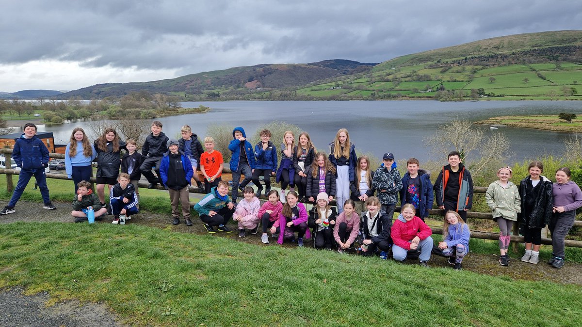 Ar ein ffordd adra ar ôl amser gwych yng @glan_llyn On our way home from Glan Llyn. @UrddDinbych @Urdd