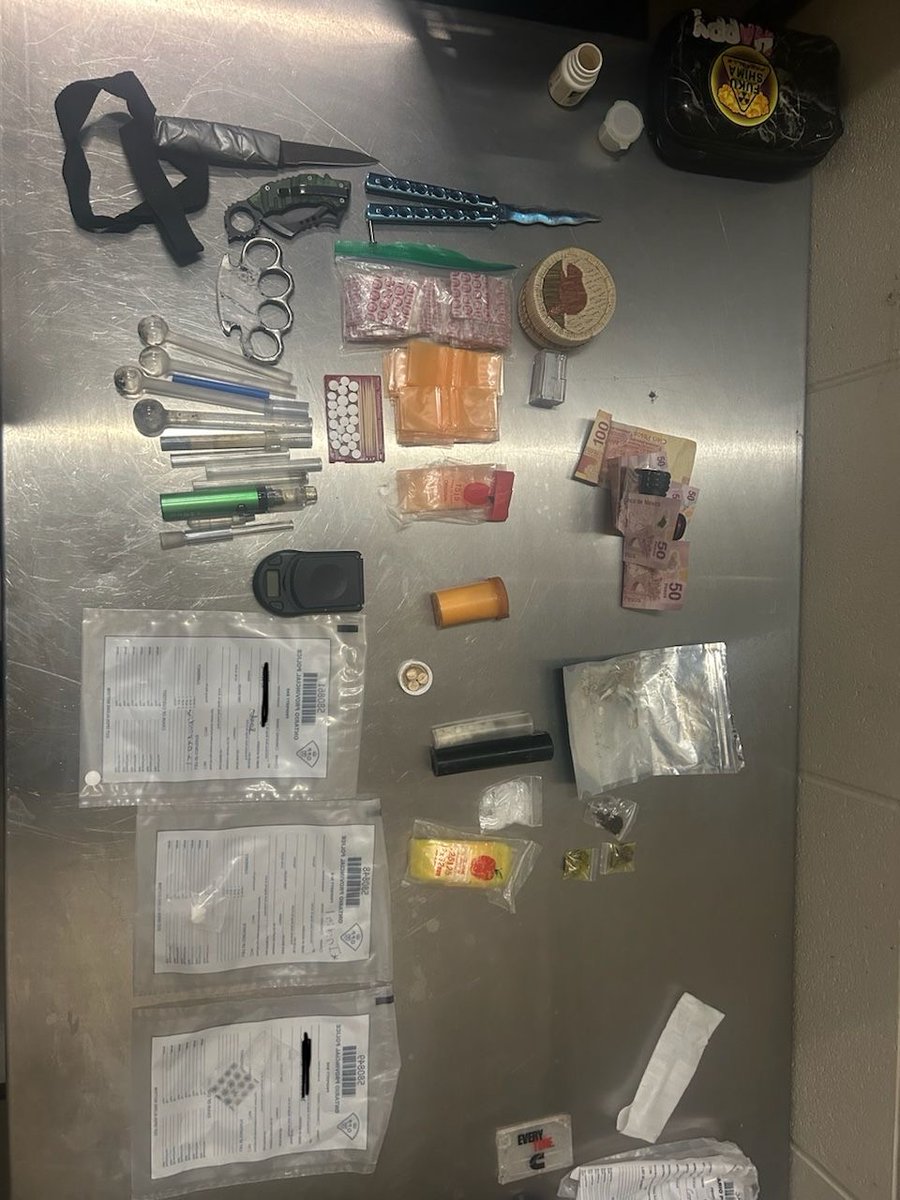 Traffic stop overnight in #Kincardine leads to illicit drug & weapon seizure. 5 arrested and held for bail. 30g of meth, 60g of cocaine & more taken off our streets by #SouthBruceOPP C platoon. ^mt