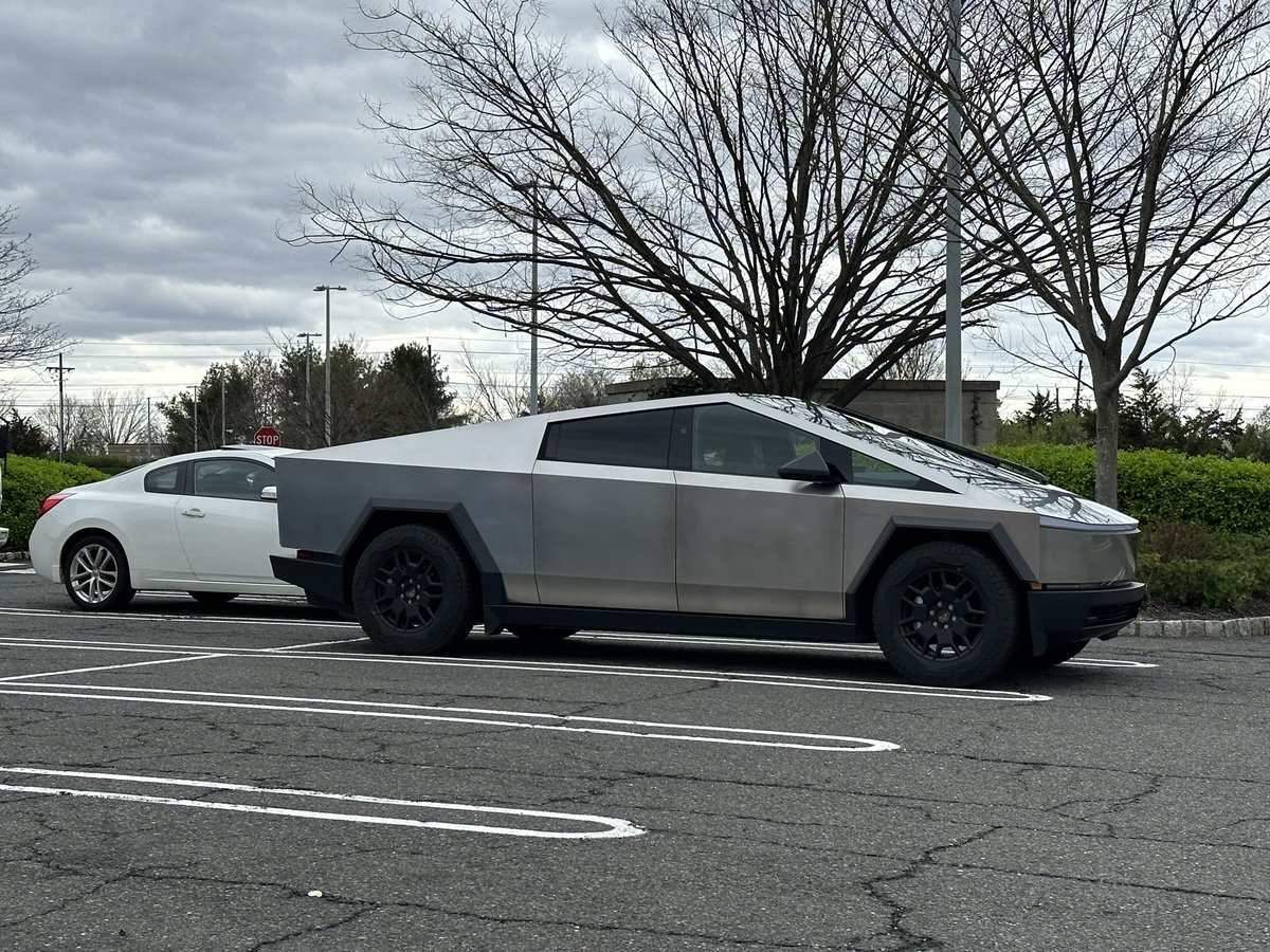 First off, lmao Second off, guess I now know just how rare this sighting was. Still can’t believe anyone paid actual money for one of these. It looks like a five year old’s idea of an “epic car”.