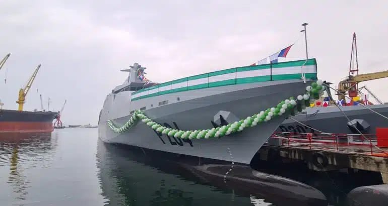 🔴 Aziz Yıldırım'ın sahibi olduğu DEARSAN, Nijerya için üretilen 2. Açık Deniz Karakol gemisini suya indirdi.