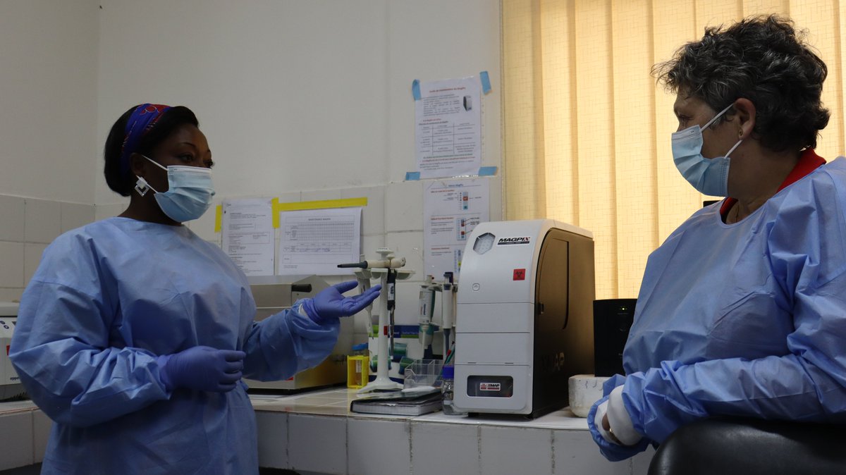 🇨🇲Visite du #CREMER (Centre de recherche sur les maladies émergentes et ré-émergentes) partenaire de l’@IRD_fr sur les projets #Africam (émergence de maladies zoonotiques) #Afroscreen (renforcement des capacités de séquençage) et #Panafpox (lutte contre le virus Mpox @transvihmi)