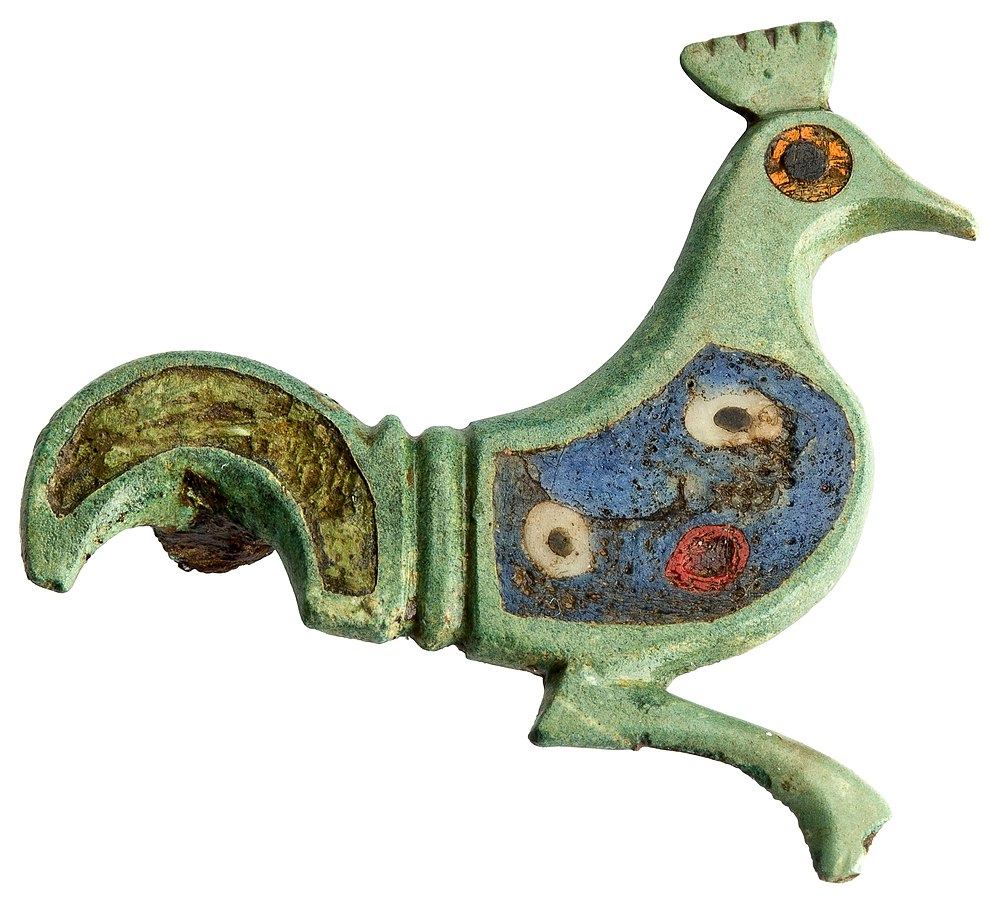 For #FindsFriday this charming and colourful #Roman enamelled fibula (pin for fastening garments) in the shape of a rooster, dating 2nd century AD. Found in Lauw, #Belgium. Photo: Gallo-Romeins Museum Tongeren, No. GRM 10435 #RomanArchaeology