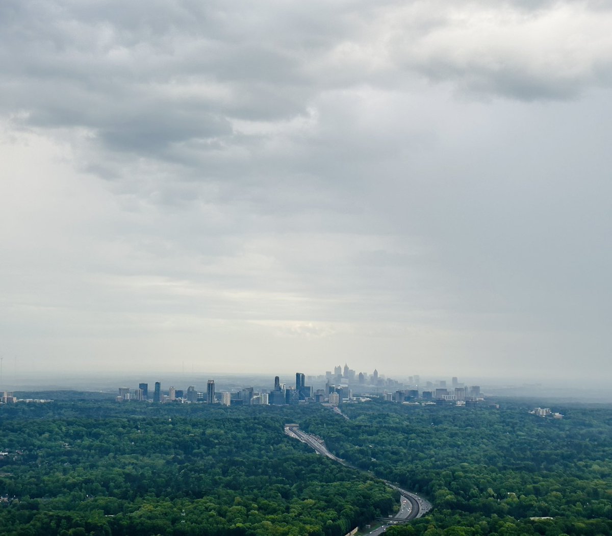 Can you see the 🌧️ converging on @MidtownATL @downtownatlanta & #BuckheadATL? @wsbradio #SkyCopter @wsbtv #CaptnCam