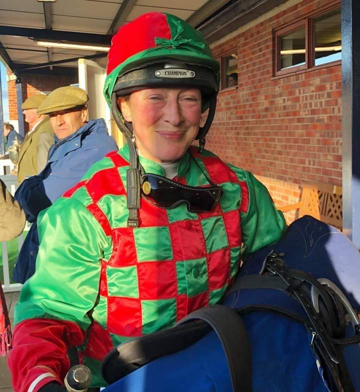 Lorna Brook today is her third Anniversary. She  passed away aged 37 after a fall at Taunton earlier that month. 
#HorseRacing